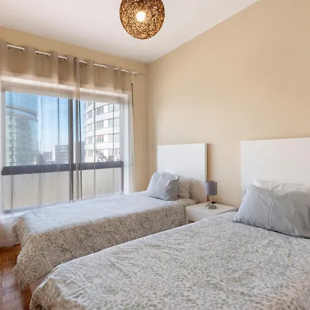 Destiny Oporto * Maía