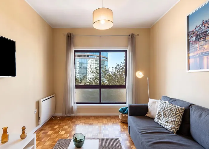 Destiny Oporto * Maía